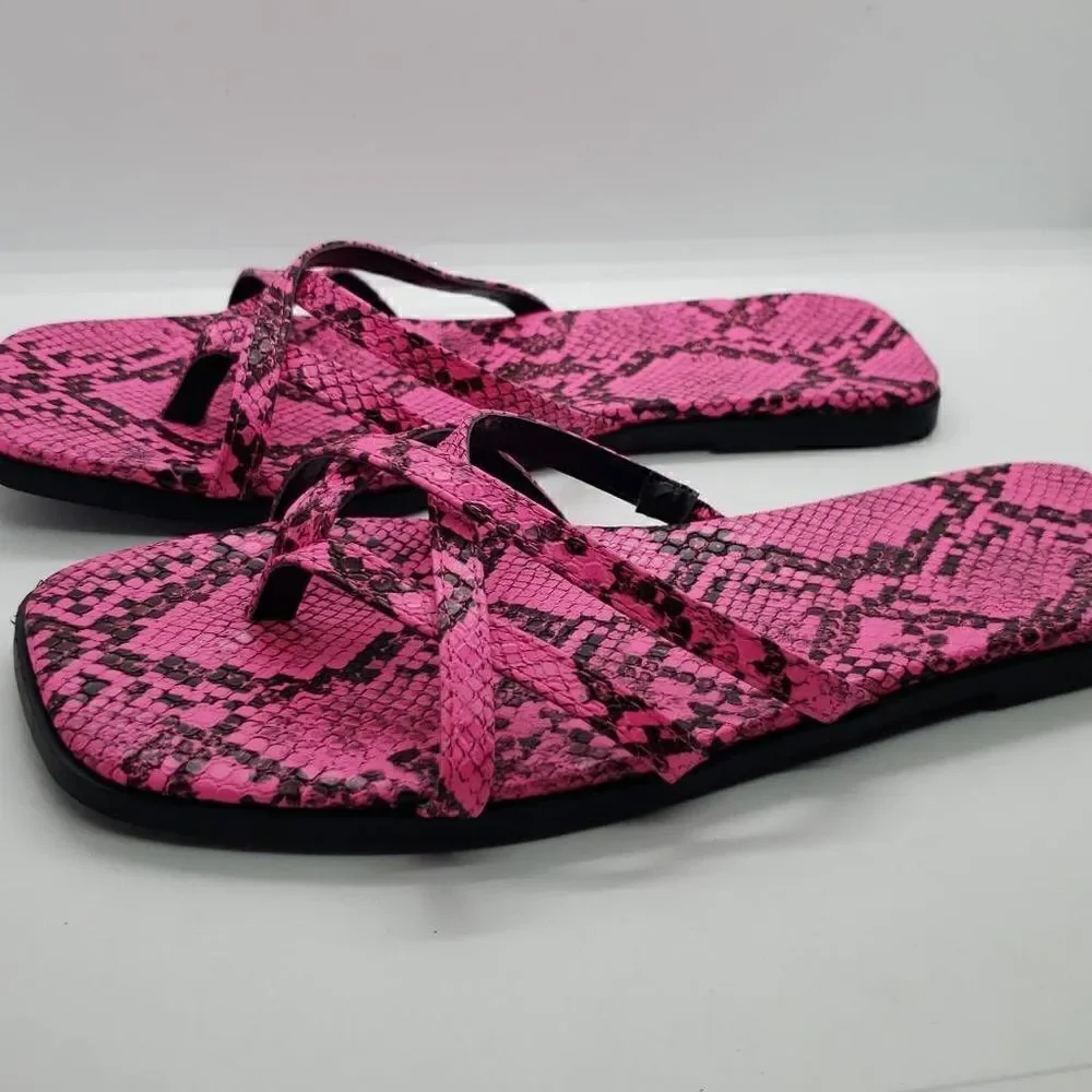 14th And Union Size 7 Hot Pink Snake Skin Flip Flop
